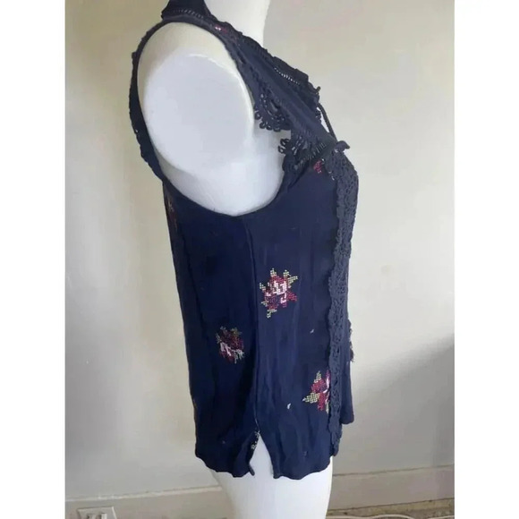 Women's‎ Pale Sky Blue Floral Embroidered Sleeveless Top Size S Stitch Fix 0072 - Picture 6 of 11